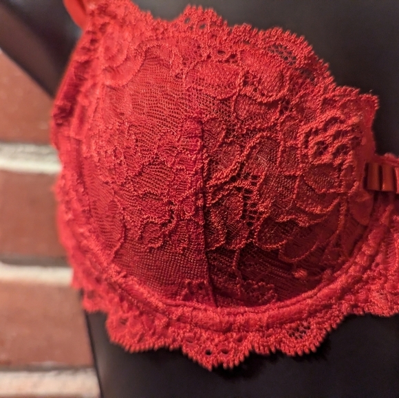 NWT Montelle Demi Cup Bra. 36A. Red. Beautiful strap. - Picture 8 of 11